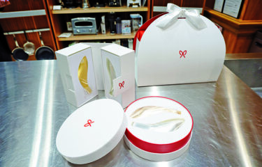 【イベント】「ときめくトングの日」制定／オークス「幸せをつかむ縁起物」